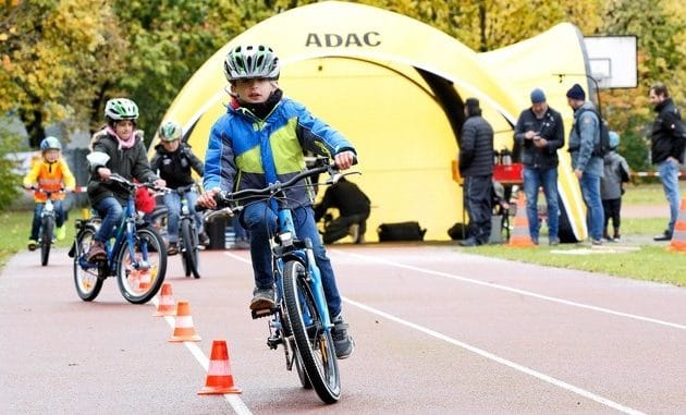 Kinderfahrräder im Test: fünfmal mangelhaft / ADAC untersucht zwölf 20 Zoll ...