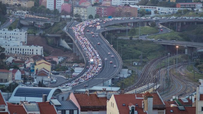 Lisbon Portugal Traffic Highway Lisbon Portugal Traffic Highway - Flarius / Pixabay