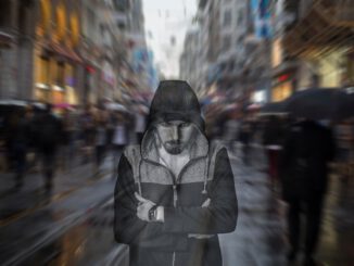 Loneliness Crowd Depression Sad - Tumisu / Pixabay