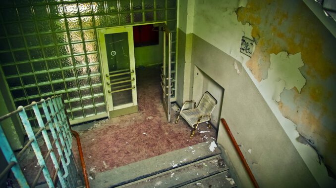 Lost Places Lapsed Old Abandoned  - MichaelGaida / Pixabay