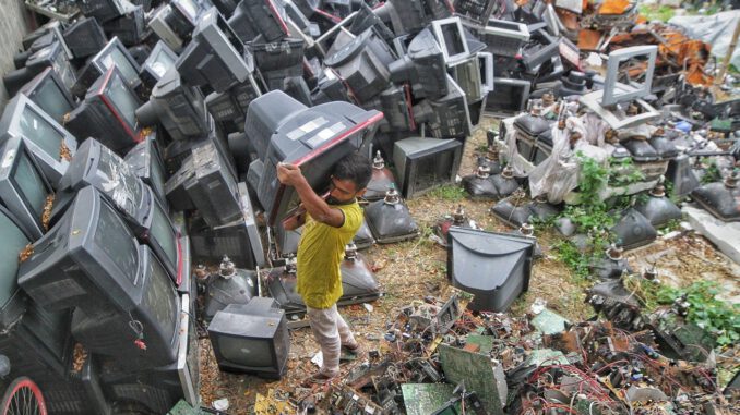 Man Televisions Junkyard Junk Old  - MARUF_RAHMAN / Pixabay