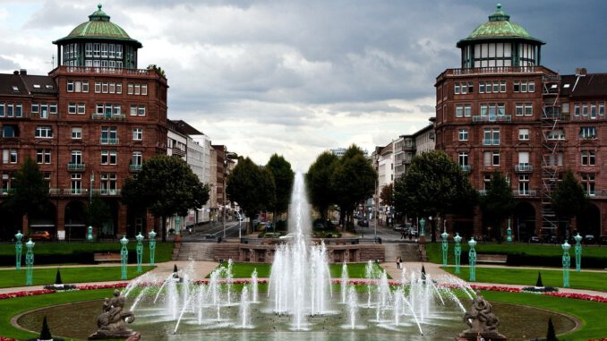 Mannheim Fountain Center  - domeckopol / Pixabay