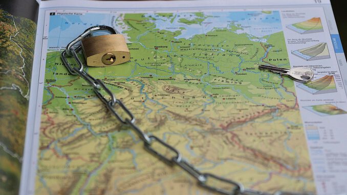 Map Chain Lock Concept Padlock  - AmrThele / Pixabay