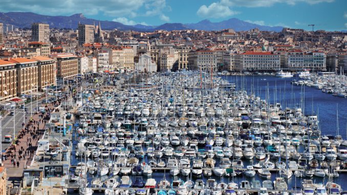 Marseille France Old Port Provence  - lecreusois / Pixabay