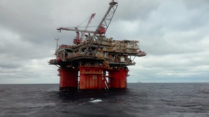 Oil Rig Oil Platform Ocean Rig - keridjackson / Pixabay
