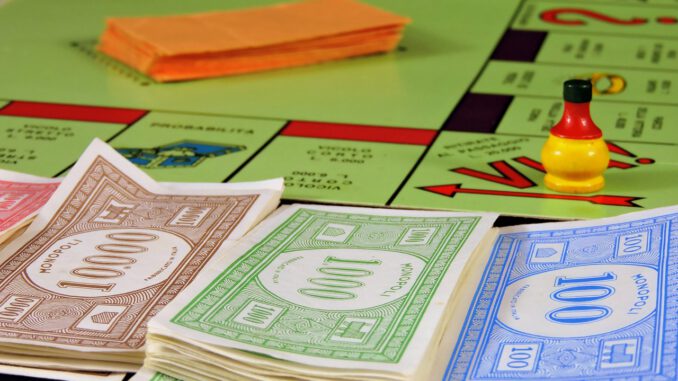 Play Board Game Monopoly Money  - pcdazero / Pixabay