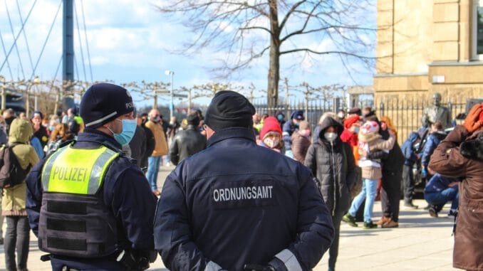 Police Protest Crowd City  - bastihansen2403 / Pixabay