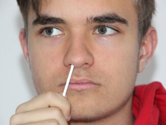 Self Test Students Nose Chopsticks  - Alexandra_Koch / Pixabay