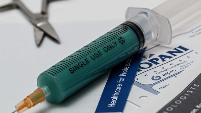 Syringe Injection Drug Medicine  - stevepb / Pixabay