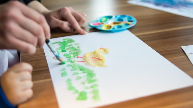 Table Paper Creativity Education  - EvgeniT / Pixabay