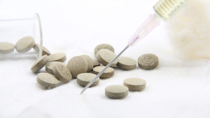Tablet Drug Pills Medicine  - amparijacob / Pixabay