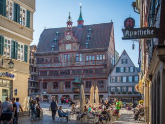 T%c%bcbingen Town Hall Marketplace  - maxmann / Pixabay