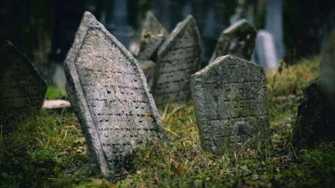 Tombstone Grave Cemetery Tomb Tombstone Grave Cemetery Tomb - IdaT / Pixabay