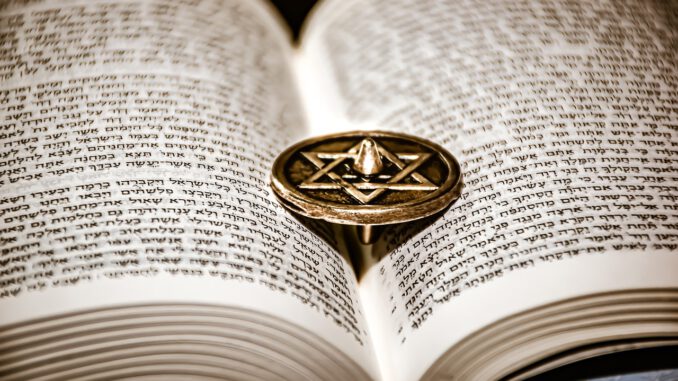 Torah Dreidel Tanakh Book  - Ri_Ya / Pixabay