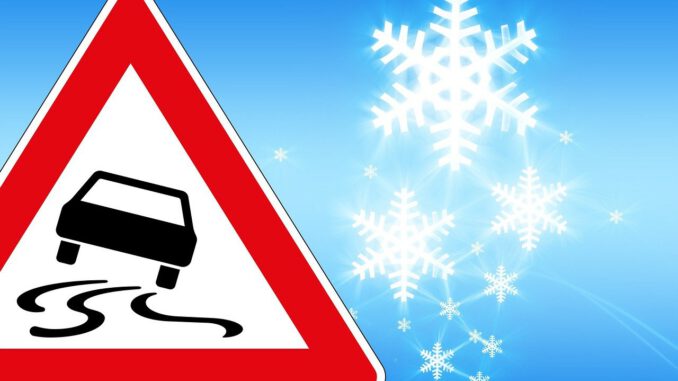 Traffic Sign Ice Risk Of Slipping  - geralt / Pixabay