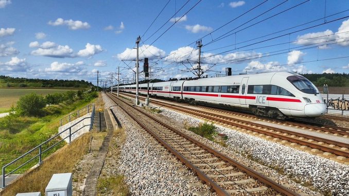 Transport System Train Station  - holzijue / Pixabay