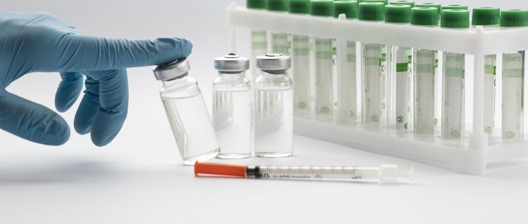 Vaccine Syringe Vials Coronavirus  - alirazagurmani9272 / Pixabay
