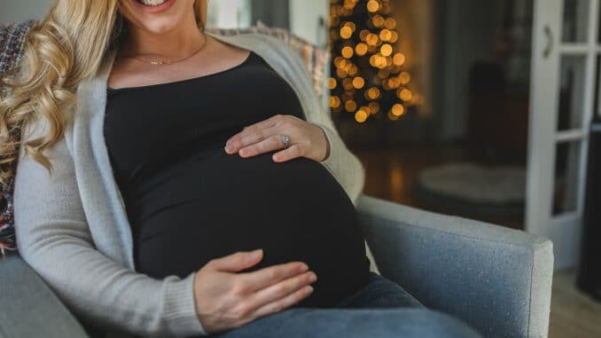 Woman Pregnant Pregnancy Mom  - Cparks / Pixabay