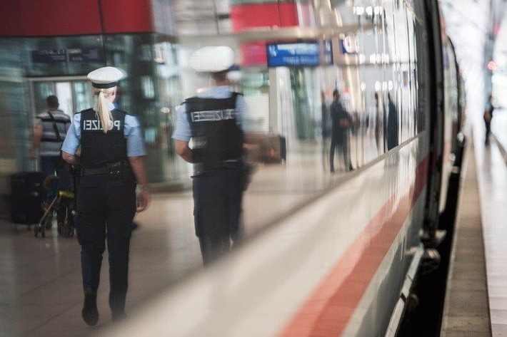 BPOL-KS: Sexuelle Belästigung im Zug - Bundespolizei sucht Zeugen