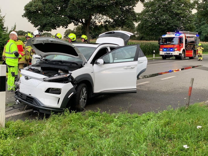 FW Alpen: Verkehrsunfall mit zwei PKW