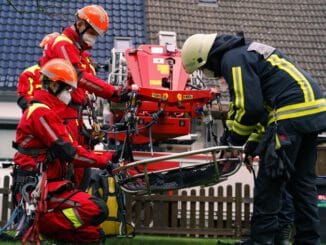 FW-BO: Höhenretter und Spezialgerät unterstützen bei Rettungsdiensteinsatz