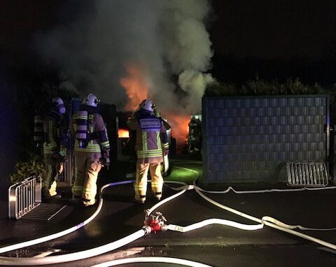 FW-BOT: Unruhiger Sonntagabend für die Feuerwehr Bottrop