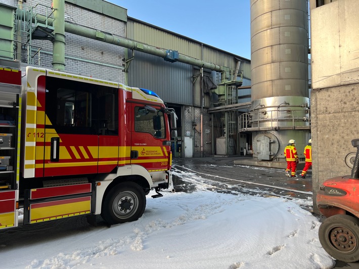 FW Bad Säckingen: Brand in einem Industriebetrieb in Wallbach