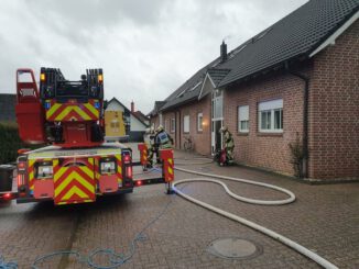 FW Bocholt: Feuerwehr rettet Frau aus Wohnung