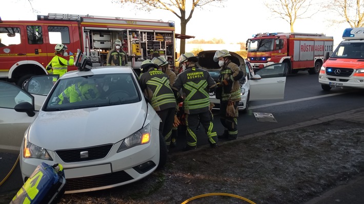 FW Bocholt: Verkehrsunfall in Mussum - zwei Verletzte