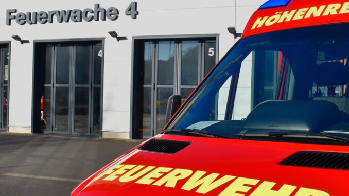 FW-DO: Feuerwehr rettet Person aus einer Baugrube
