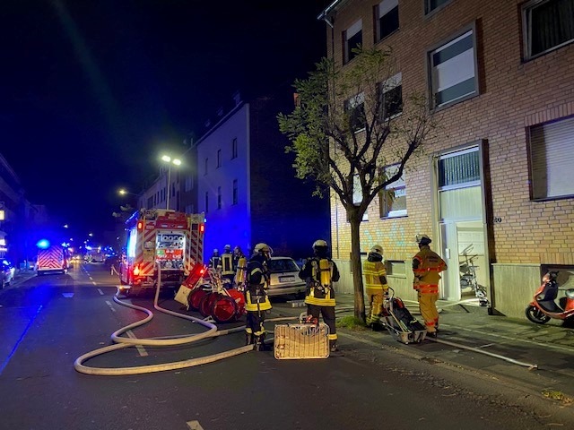 FW Düren: Kellerbrand mit 3 verletzten Personen