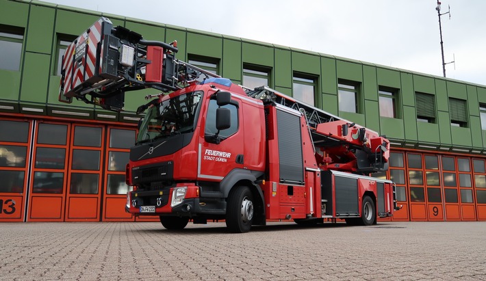 FW Düren: Neues Hubrettungsgerät für die Feuerwehr der Stadt Düren