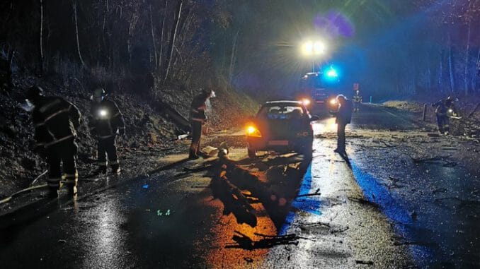 FW-EN: Am Wochenende flogen bei der Feuerwehr Herdecke die Späne