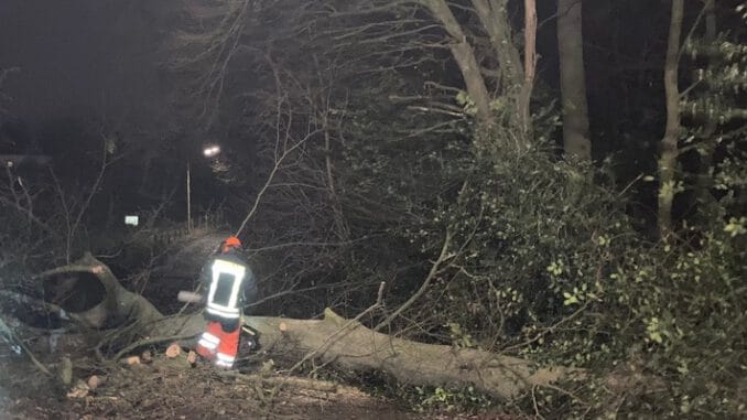 FW-EN: Bis zu 115 Hattinger Feuerwehrkräfte waren im Unwettereinsatz