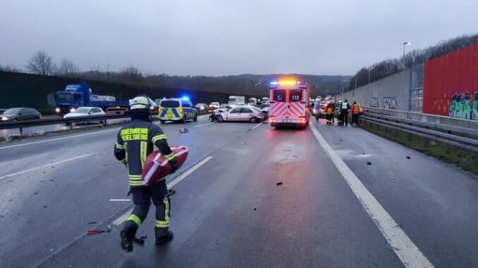 FW-EN: Verkehrsunfall auf der Autobahn