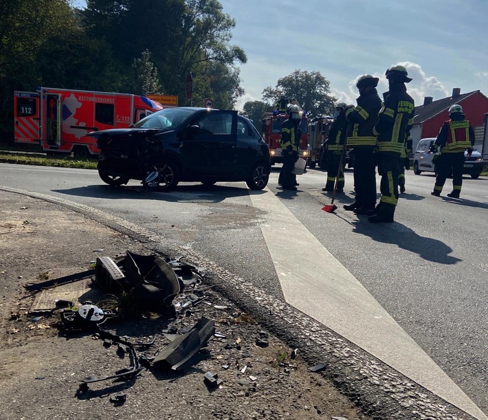 FW-EN: Verkehrsunfall mit zwei verletzten Personen - Einsatz auf der Gederner Straße