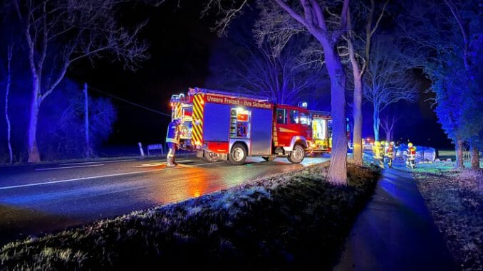 FW Flotwedel: Eine verletzte Person nach Verkehrsunfall auf der B214