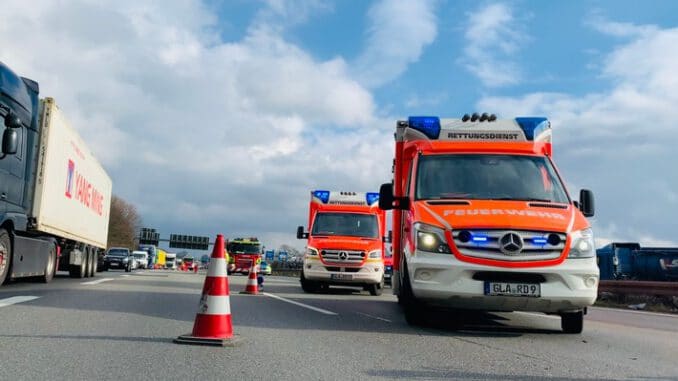 FW-GLA: Verkehrsunfall mit mehreren Verletzten auf der BAB 2