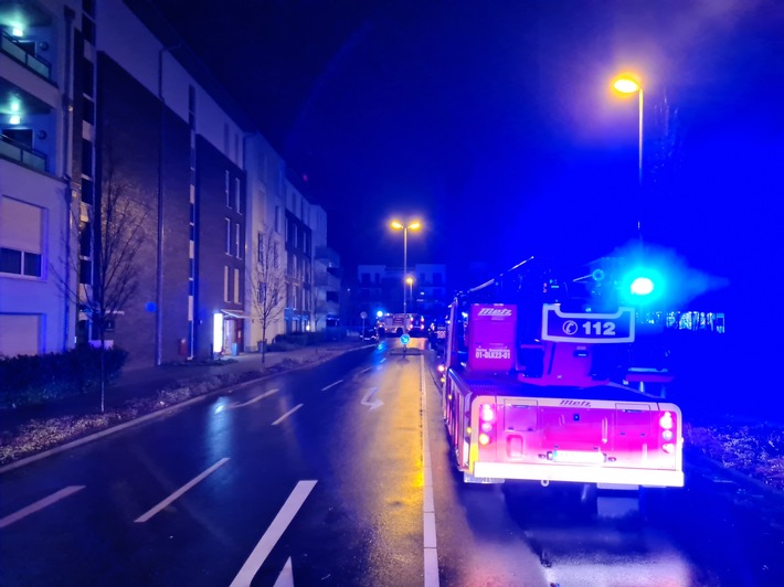 FW Grevenbroich: Stadtalarm wegen Feuermeldung in Seniorenheim