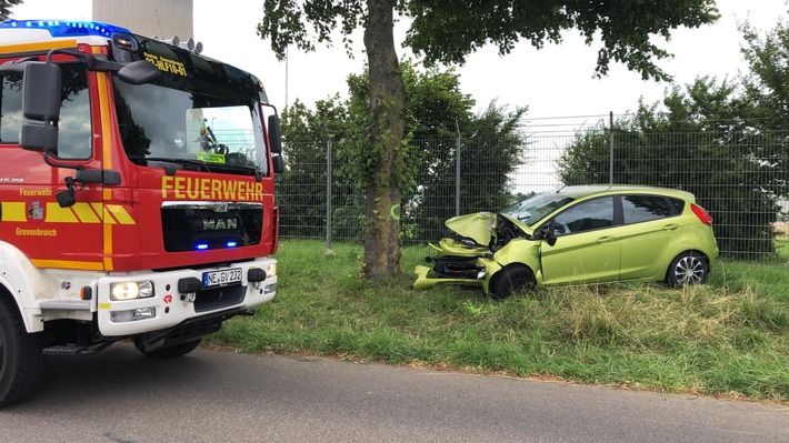 FW Grevenbroich: Zwei Personen nach Verkehrsunfall in Neurath verletzt - Rettungshubschrauber im Einsatz