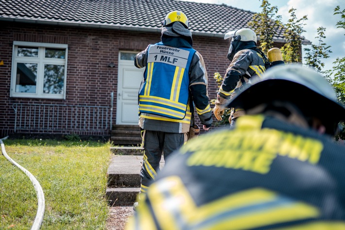 FW Hünxe: Fassadenbrand