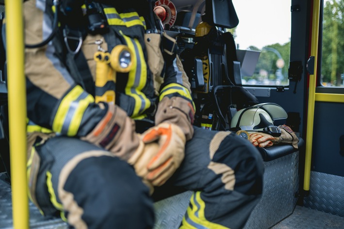 FW Hünxe: Unterstützung Rettungsdienst durch Tragehilfe