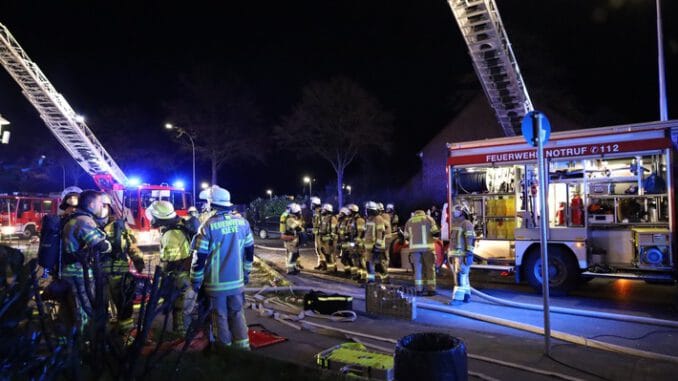 FW-KLE: Kellerbrand in Mehrfamilienhaus an der Brüningstraße