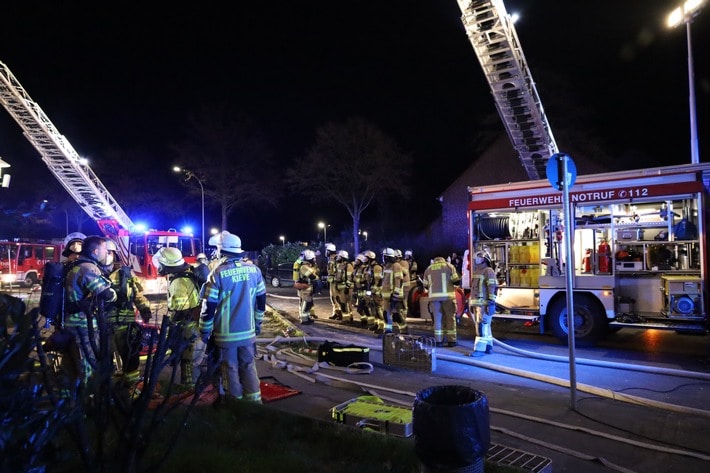 FW-KLE: Kellerbrand in Mehrfamilienhaus an der Brüningstraße