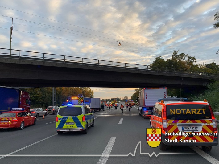 FW Kamen: Erstmeldung++++Schwerer Verkehrsunfall BAB 1 Fahrtrichtung Köln hinter dem Kamener Kreuz