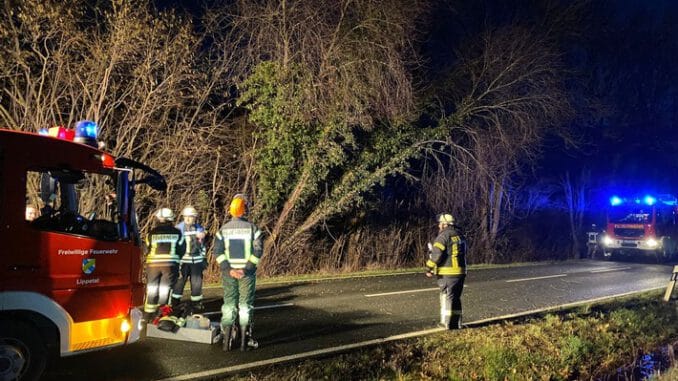 FW Kreis Soest: Feuerwehren im Kreis Soest aufgrund Zeynep im Einsatz