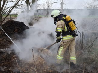 FW Lehrte: Spaziergängerin bemerkt Rauchentwicklung: schnelles Eingreifen der Feuerwehr verhindert Übergreifen auf Kaninchen Stallungen.