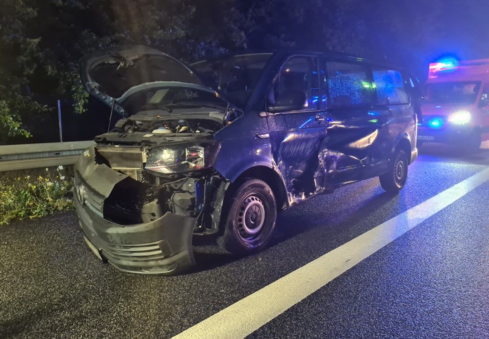 FW Lehrte: Verkehrsunfall Autobahn A2 mit zwei PKW