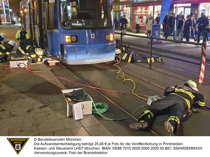 FW-M: Hund unter Tram eingeklemmt (Ludwigvorstadt)