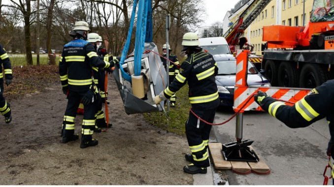 FW-M: Kamin abgebrochen (Ramersdorf)